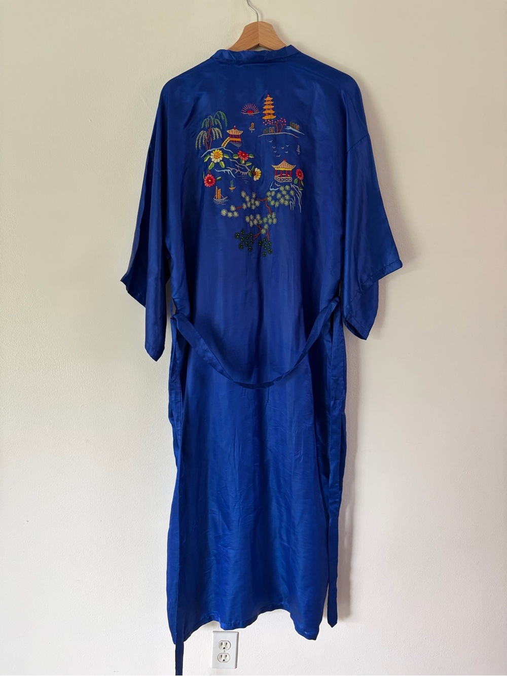 Golden Dragon Vintage Hand-Embroidered 100% Pure Silk Royal Blue Kimono Robe
